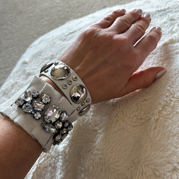 Selling 5 bracelets as a set. Gorgeous alone or wear multiple. See pics ! - Picture 8 of 9